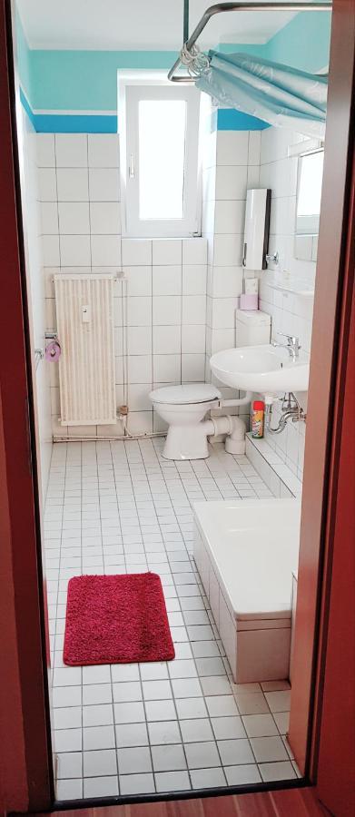 Ferienwohnung ROSA.Zentral : nähe CentrO, HBF Düss. 40min Oberhausen  Exterior foto